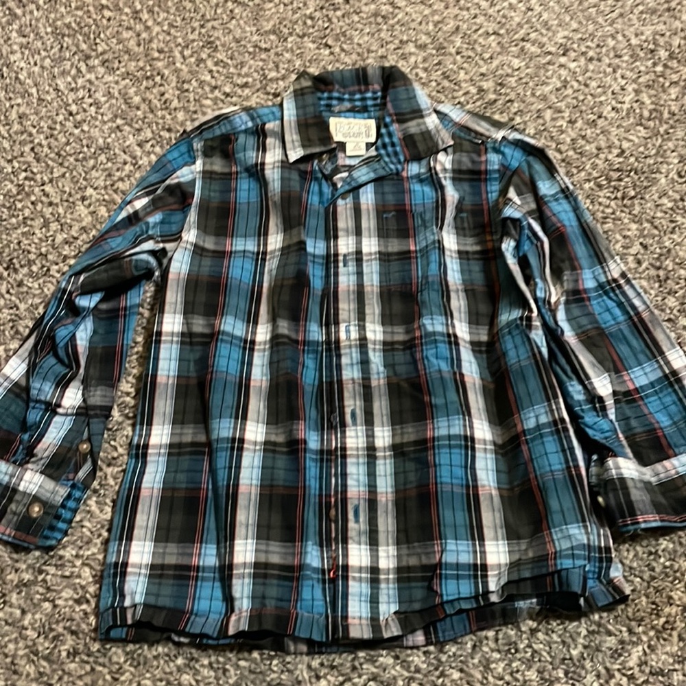 Super cute Button Down